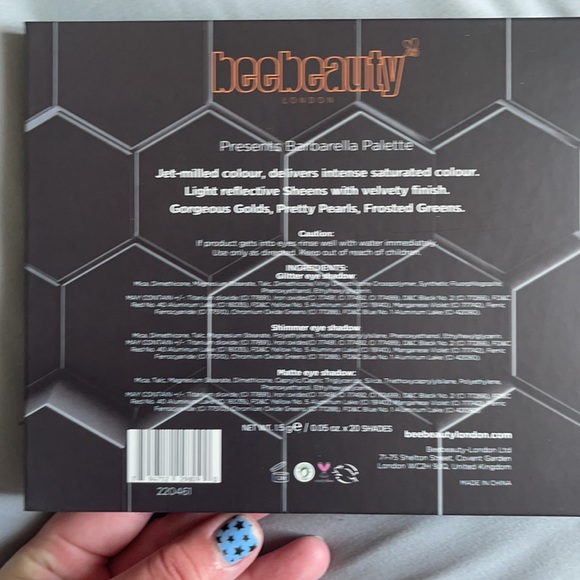 Barbarella eyeshadow pallet by beebeauty - Picture 2 of 6